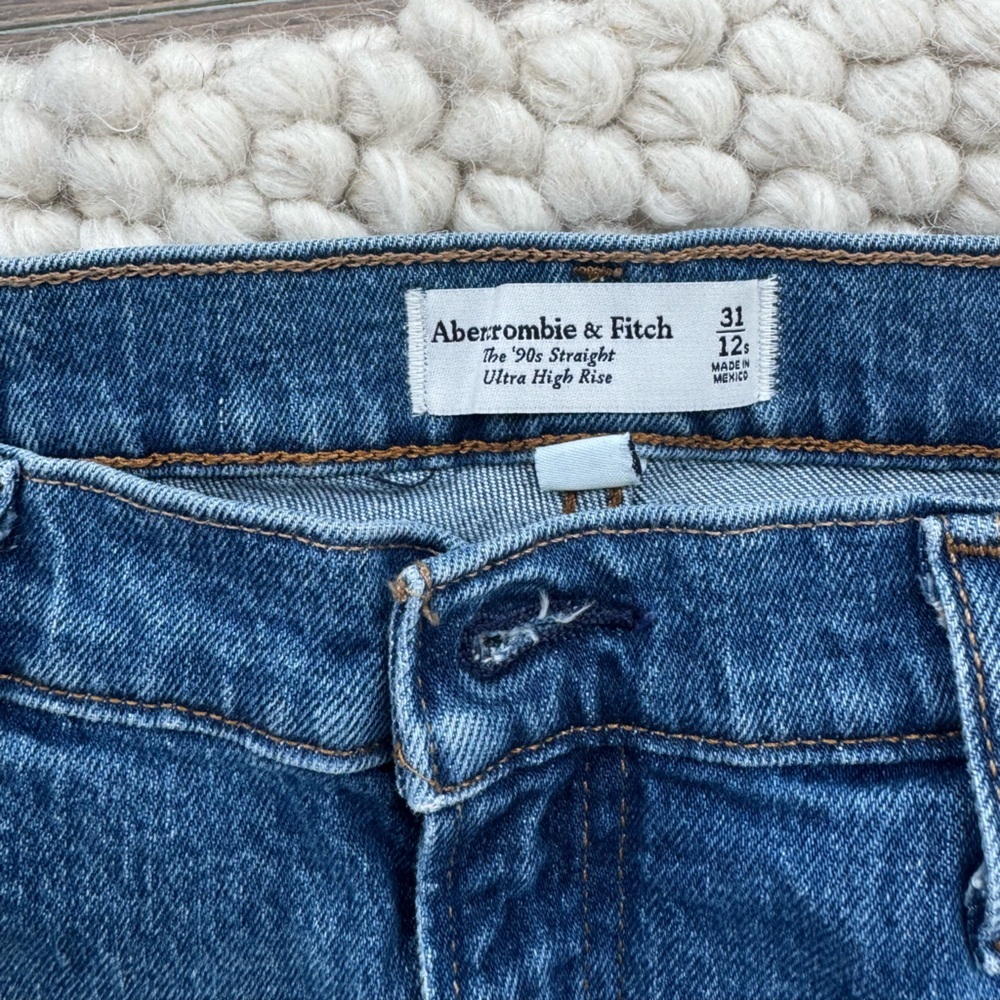 Abercrombie & Fitch Curve Love Ultra High Rise 90s Straight Jean Medium Wash - Picture 4 of 6